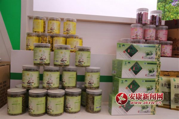 hꎸʳƷ“”ɞ鱊οُ͓“c(din)”        z_meitu_17.jpg