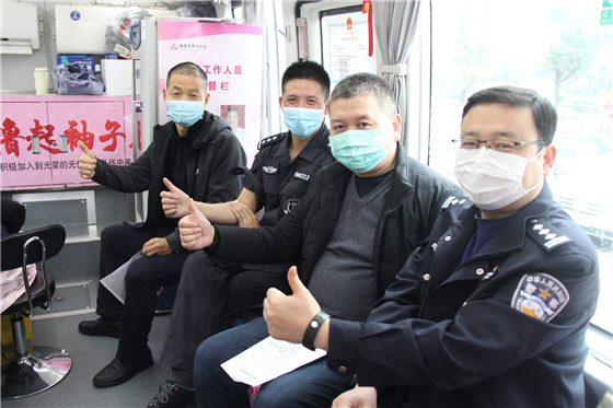 人民警察一心為民，捋袖捐血鐵血柔情——安康市公安局積極開展冬季獻(xiàn)血活動