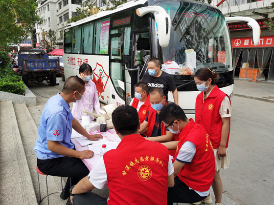 健康向上 熱心公益——旬陽(yáng)縣甘溪鎮(zhèn)積極組織無(wú)償獻(xiàn)血活動(dòng)