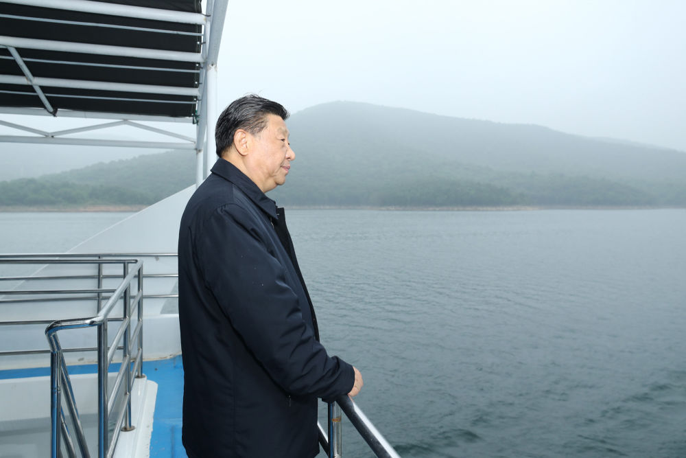 2021年5月13日下午，習(xí)近平總書記在河南南陽乘船考察丹江口水庫。