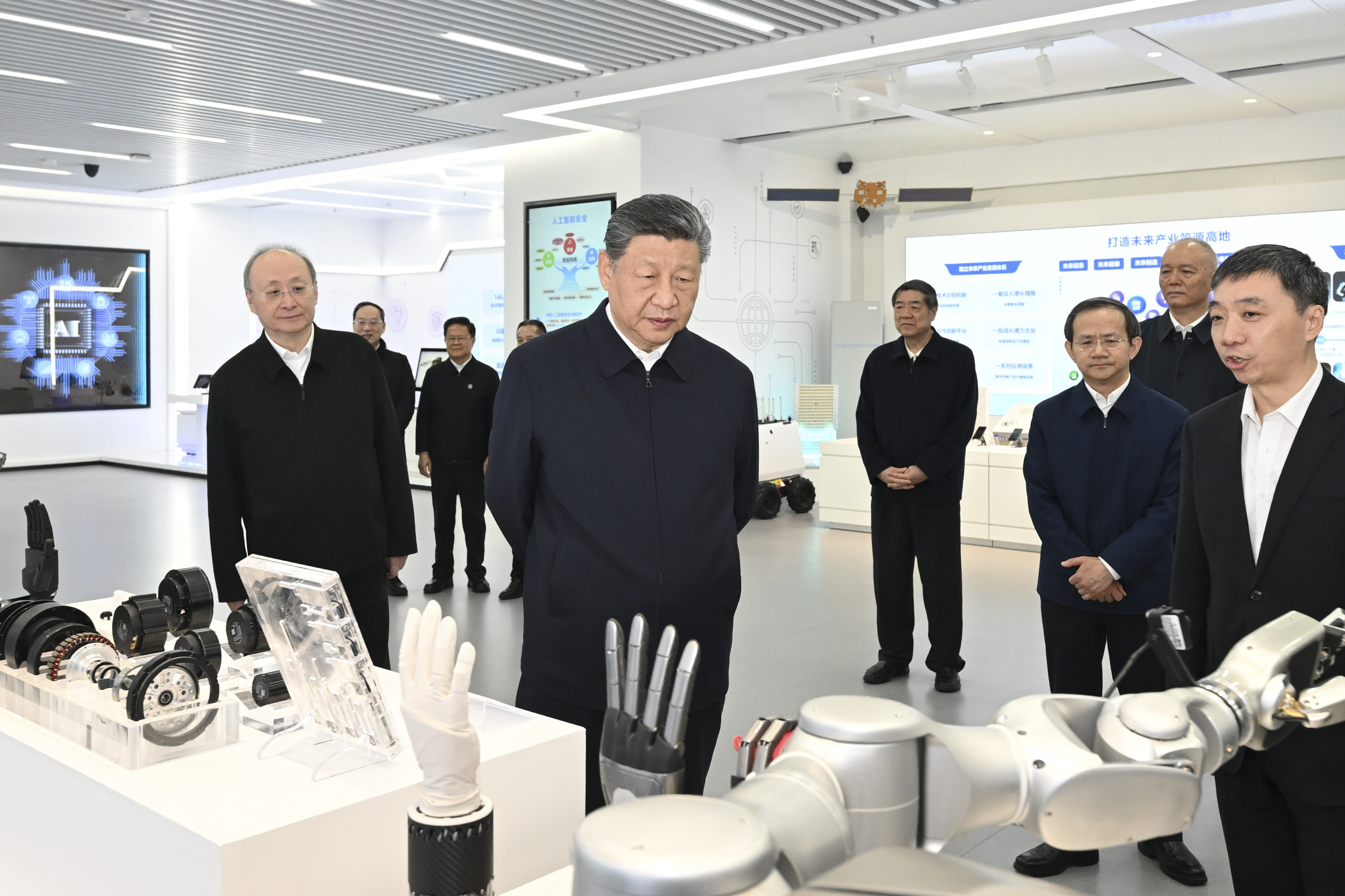 △ 2026年2月9日，習(xí)近平總書記在位于北京亦莊的國(guó)家信創(chuàng)園考察。